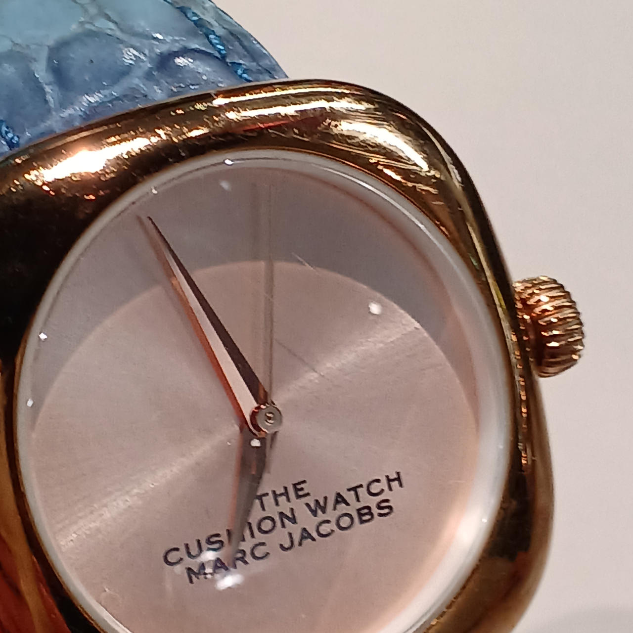 画面にキズあり