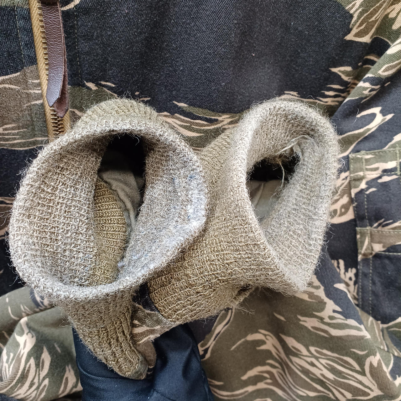 袖口に使用感あり