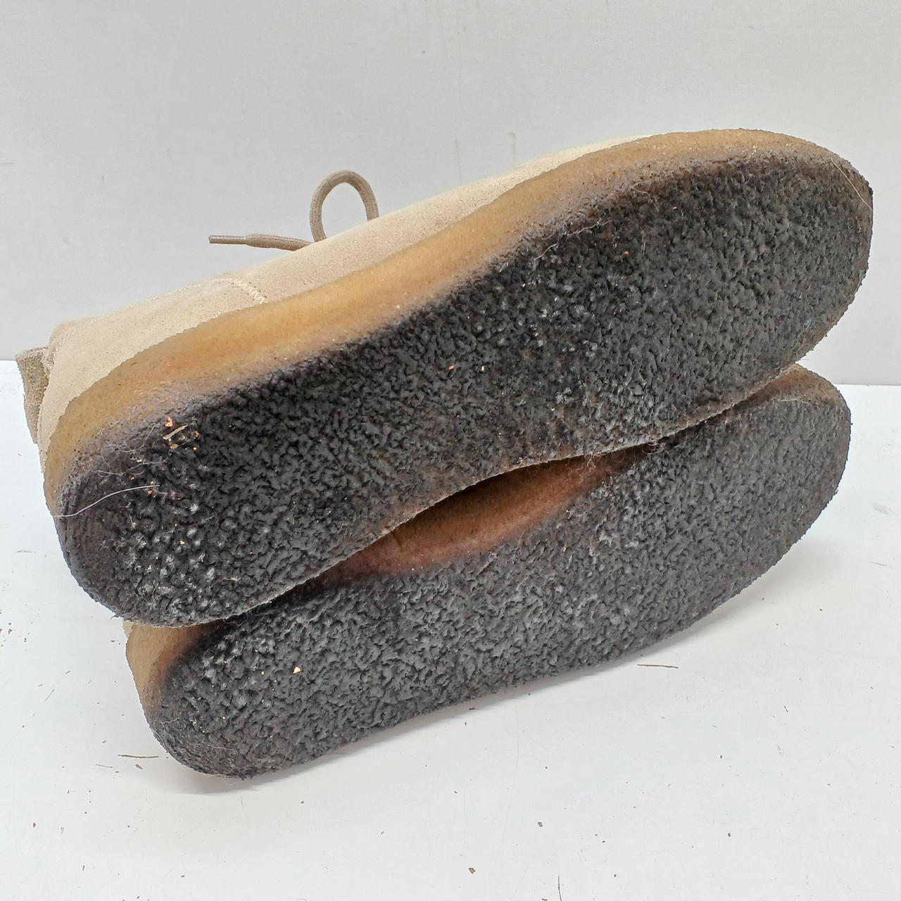 ソールに使用感がございます。