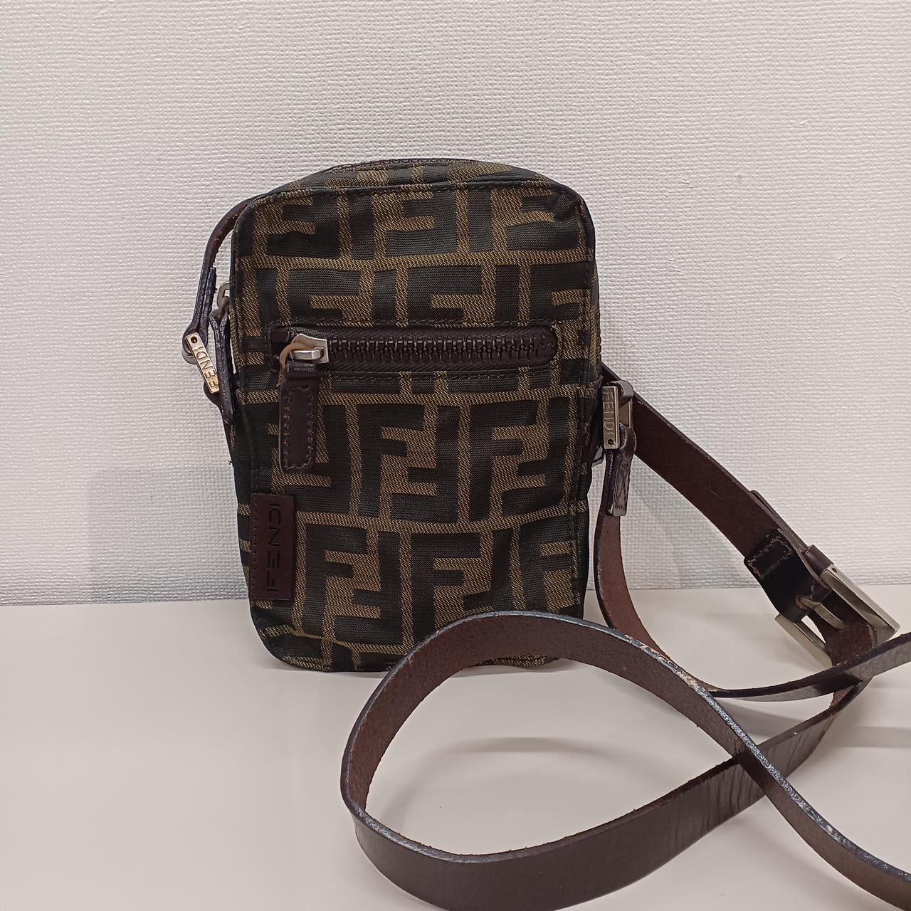fendi ショルダーバック フェンディ ショルダーバッグ ソフトトランクバゲット FFロゴ