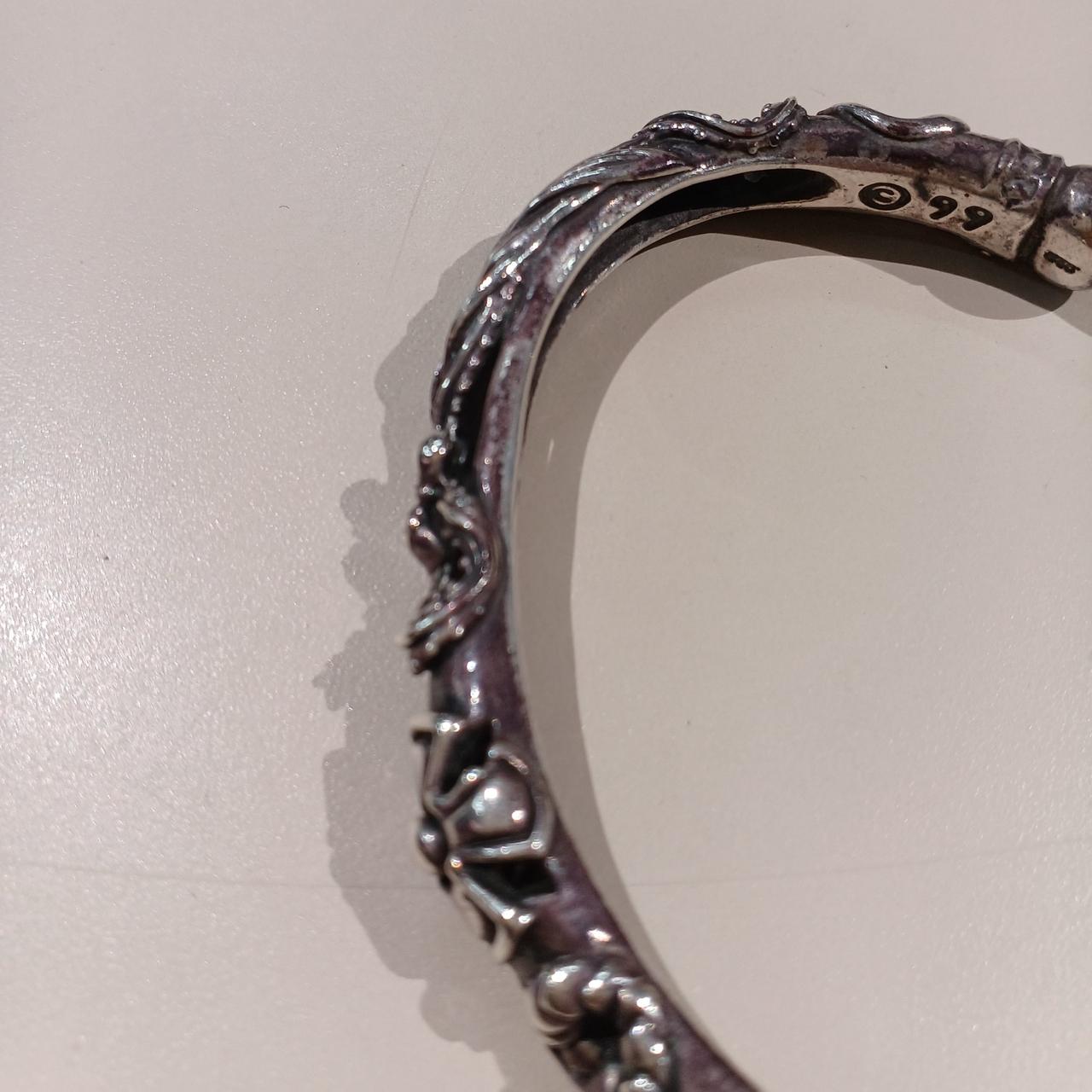 全体的に使用感がございます。