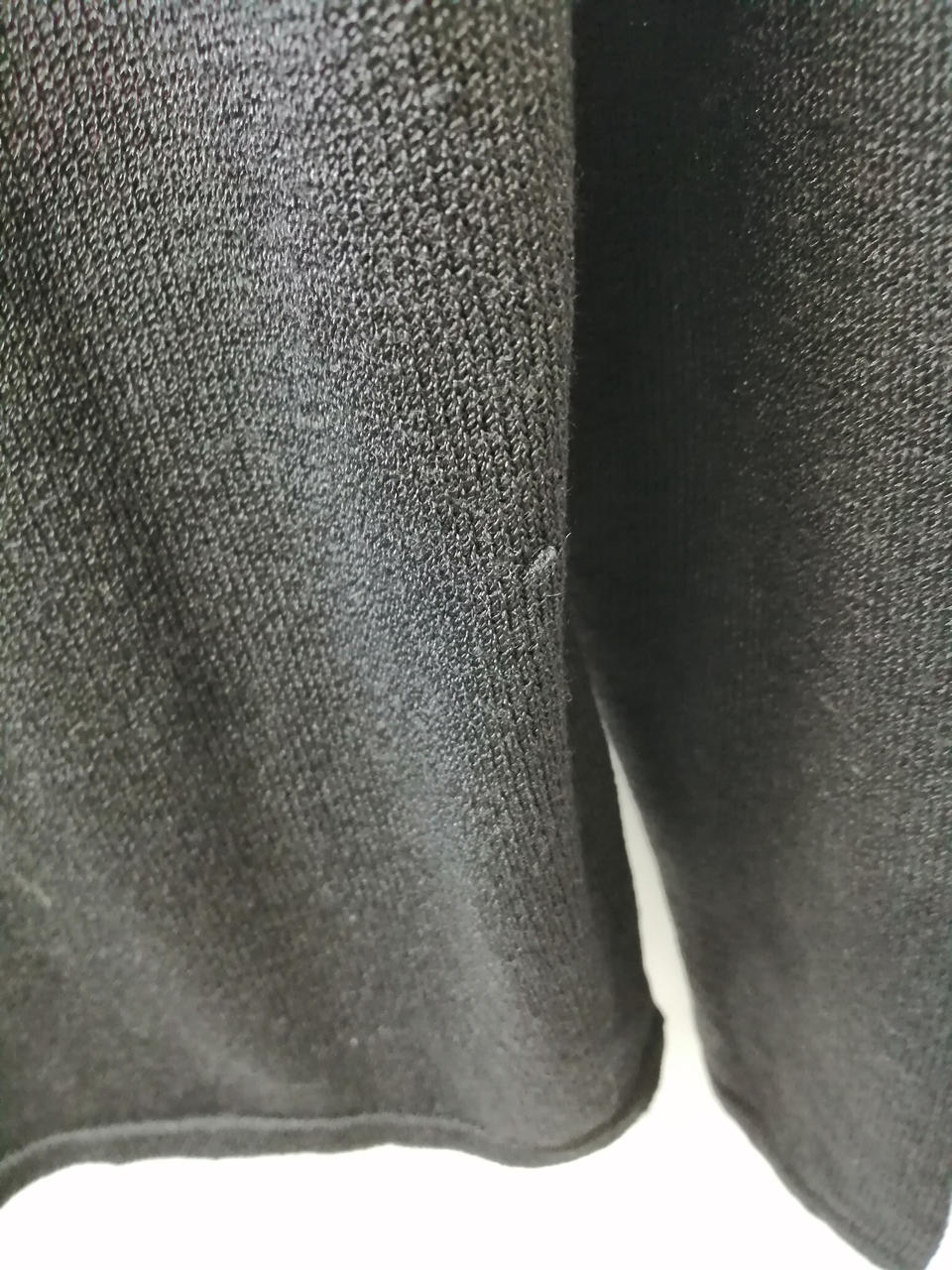 ほつれがございます。