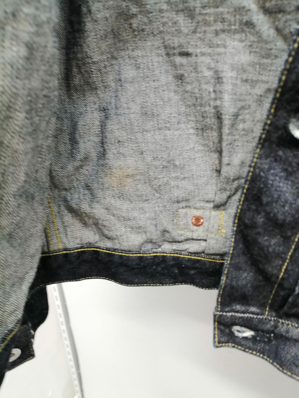 内側に汚れがございます。