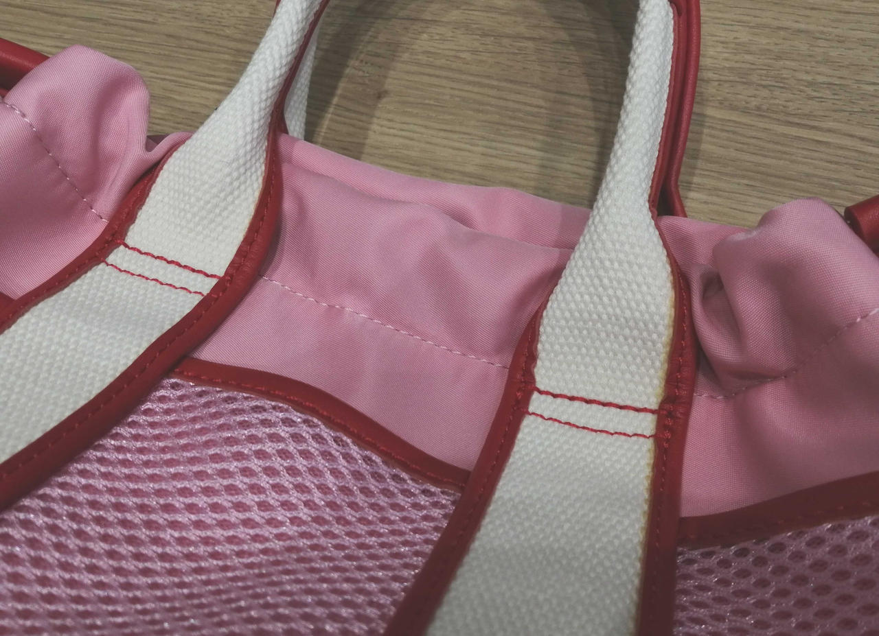 ハンドル根元、接着剤による黄ばみ若干あり