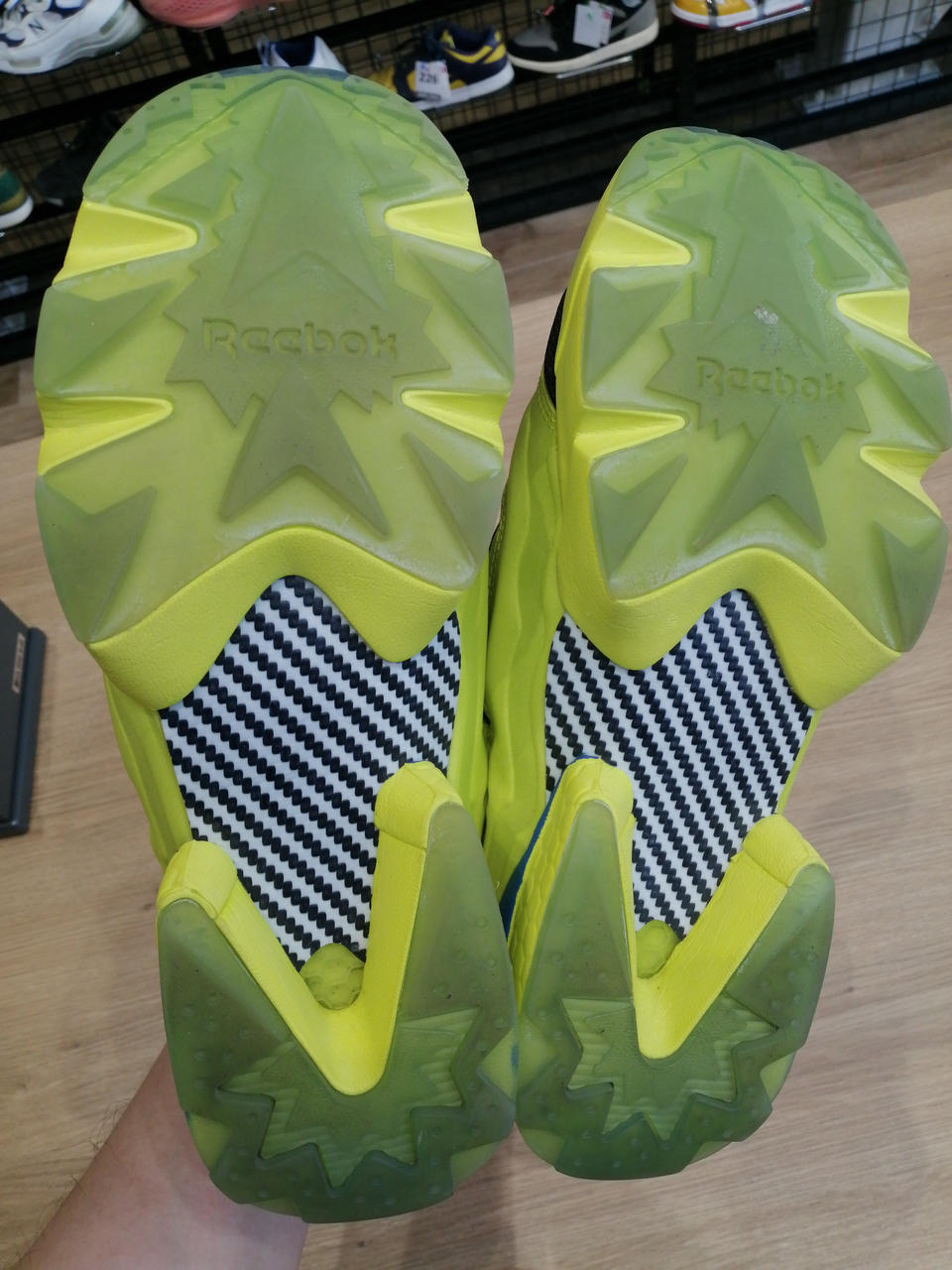 ソールに少しヨゴレあります