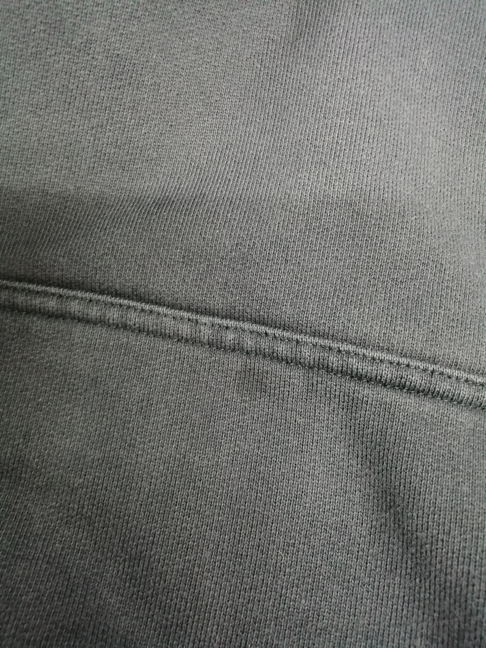 お腹のポケットにシミあり