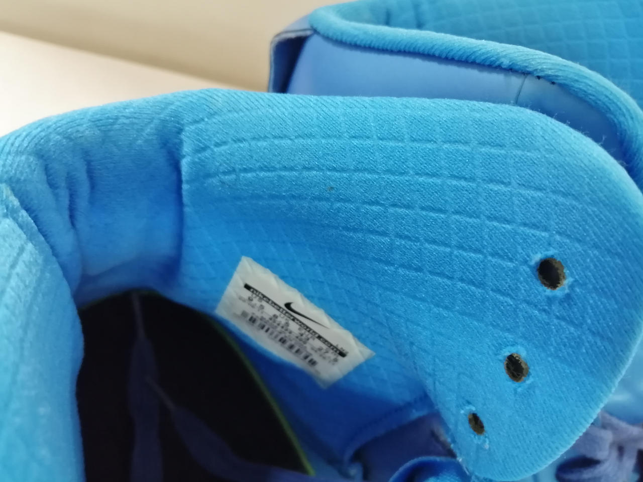 内側黄ばみあり