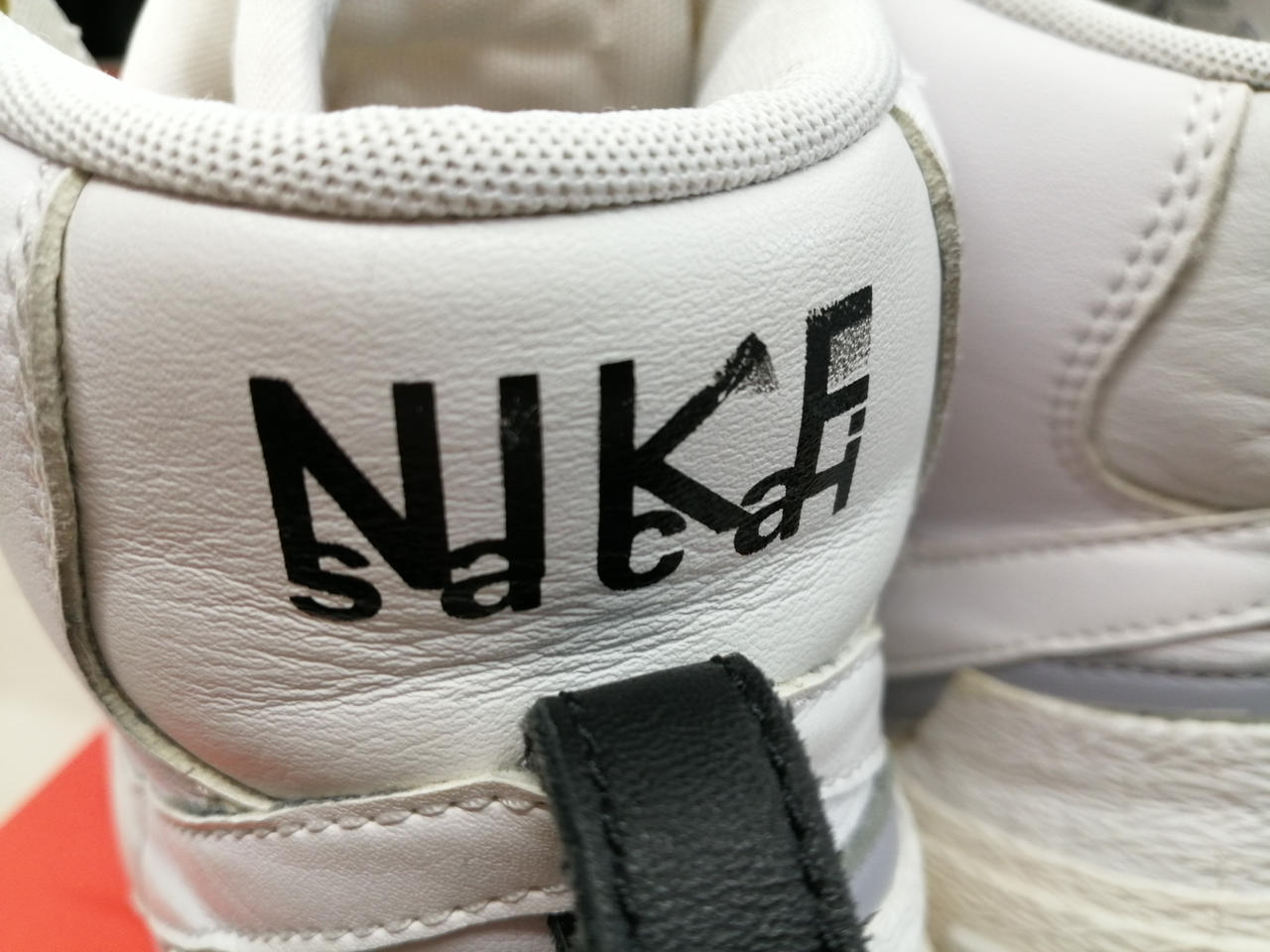 片足ロゴにじみ