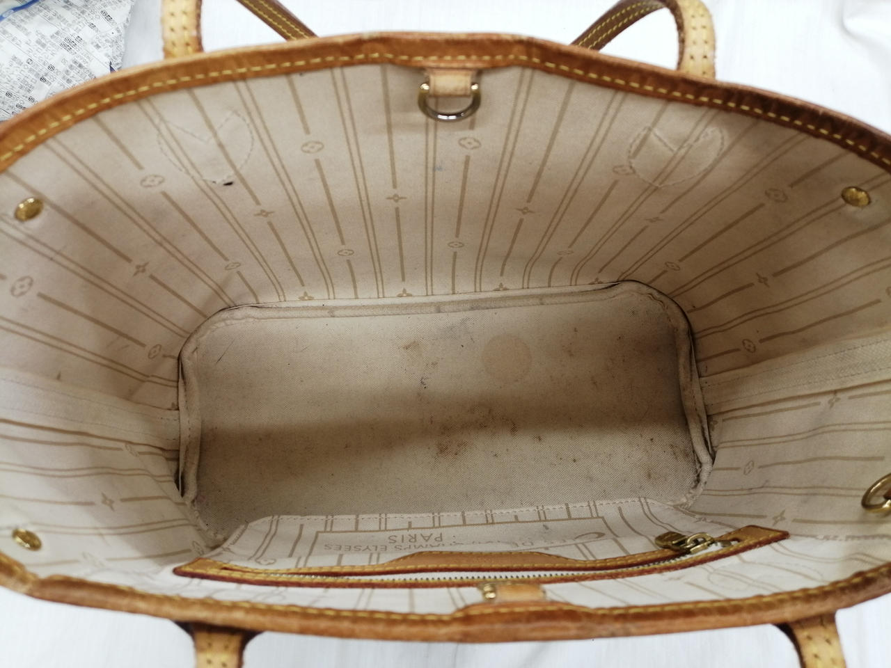 シミ、ヨゴレあり