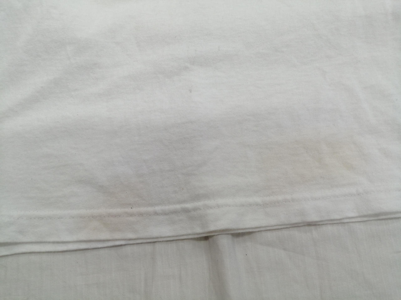 背中側の裾にヨゴレあり