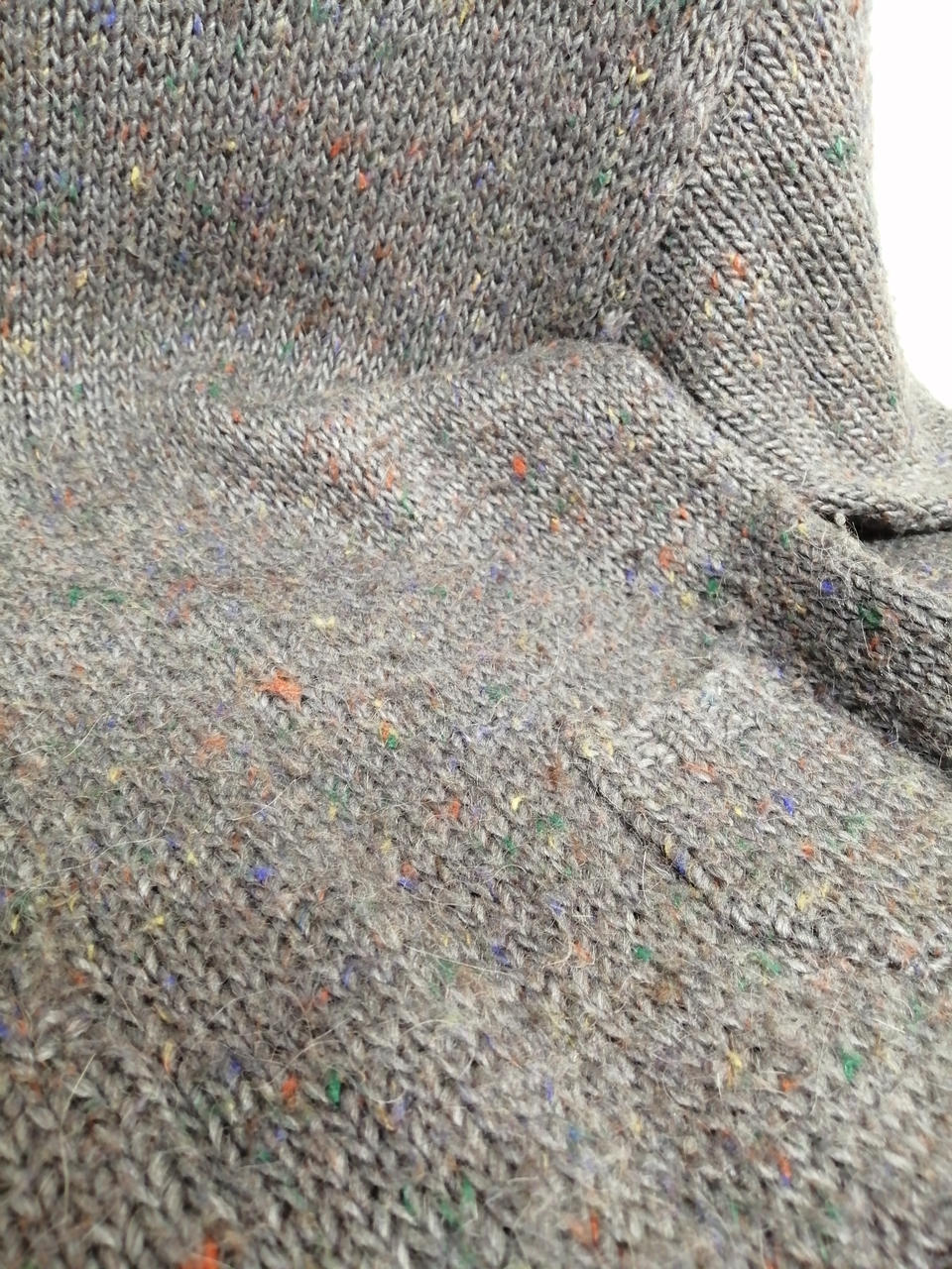 全体的に毛玉・毛羽立ちがあります。