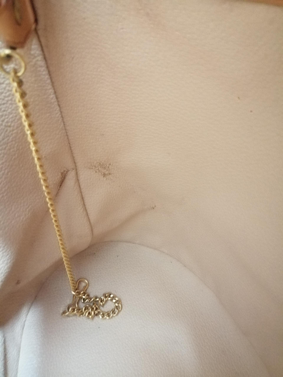 内側劣化による剥がれあり