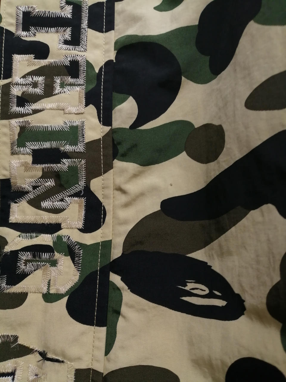 小さな点シミあり