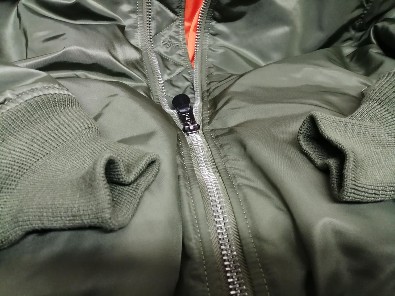 毛玉、毛羽立ちあり