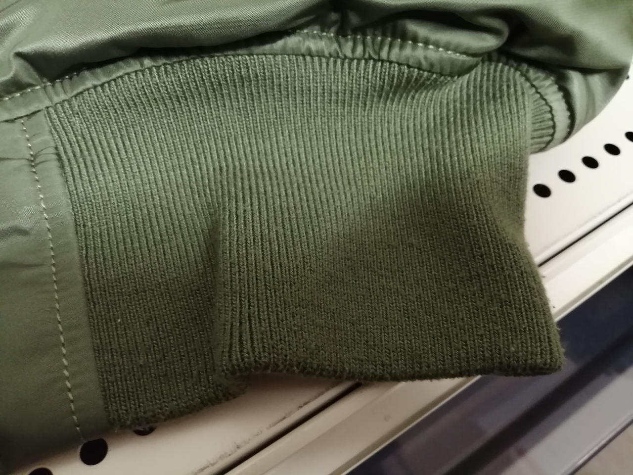 毛玉、毛羽立ちあり