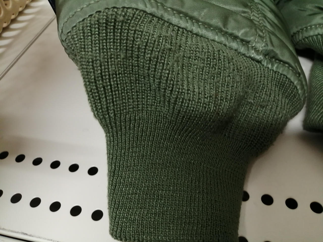 毛玉、毛羽立ちあり