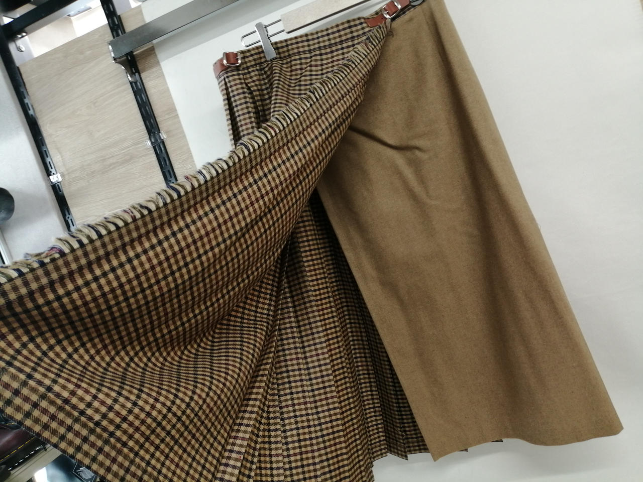 巻きスカートのようなデザインです。