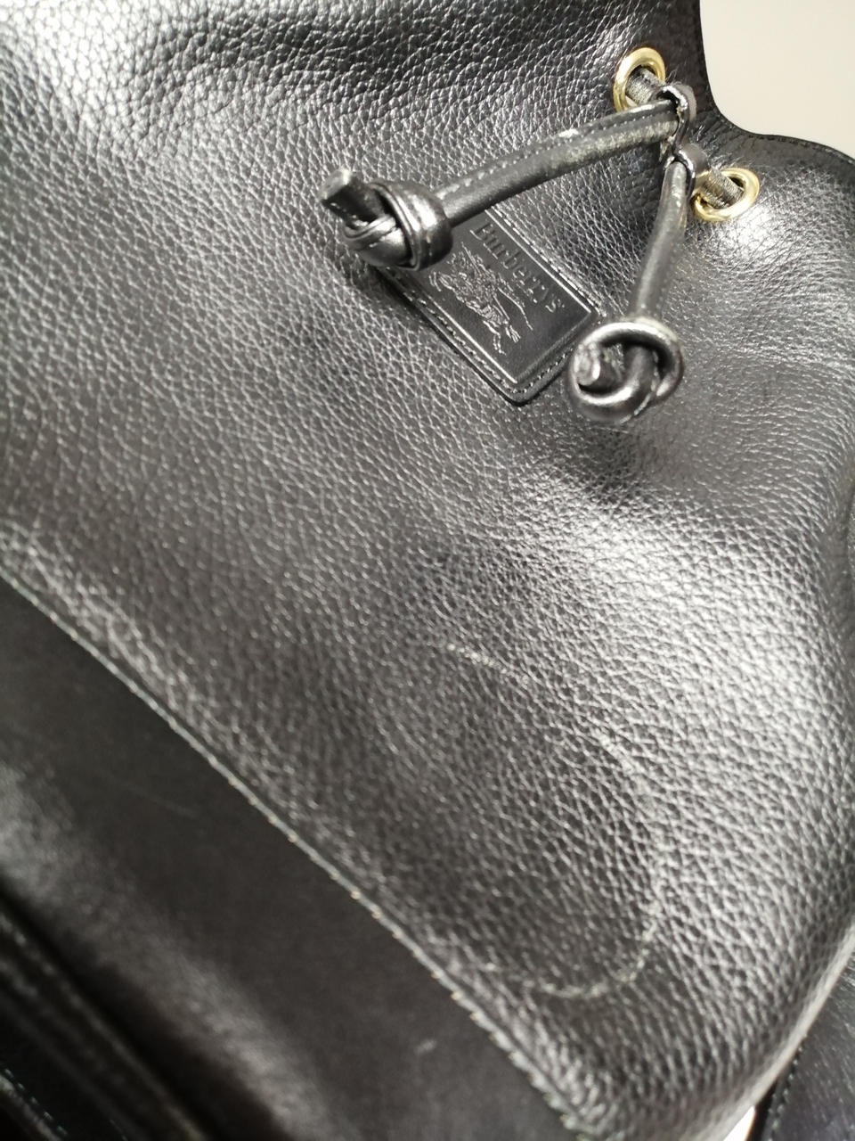 表面丸い跡あり