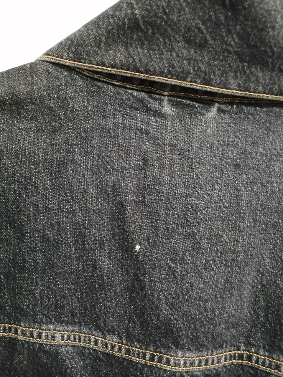 小さい穴があります