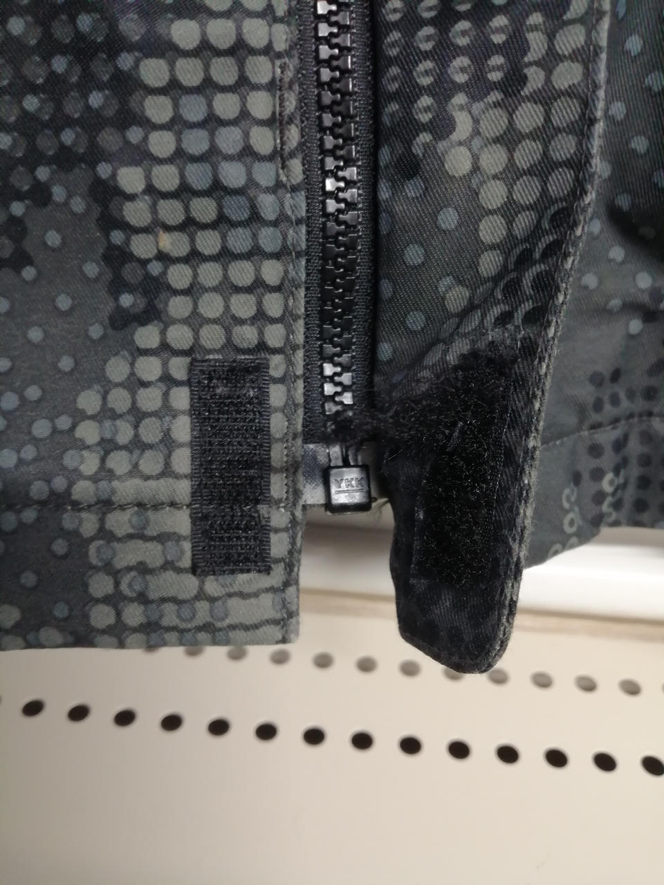 マジックテープが毛羽立ってます