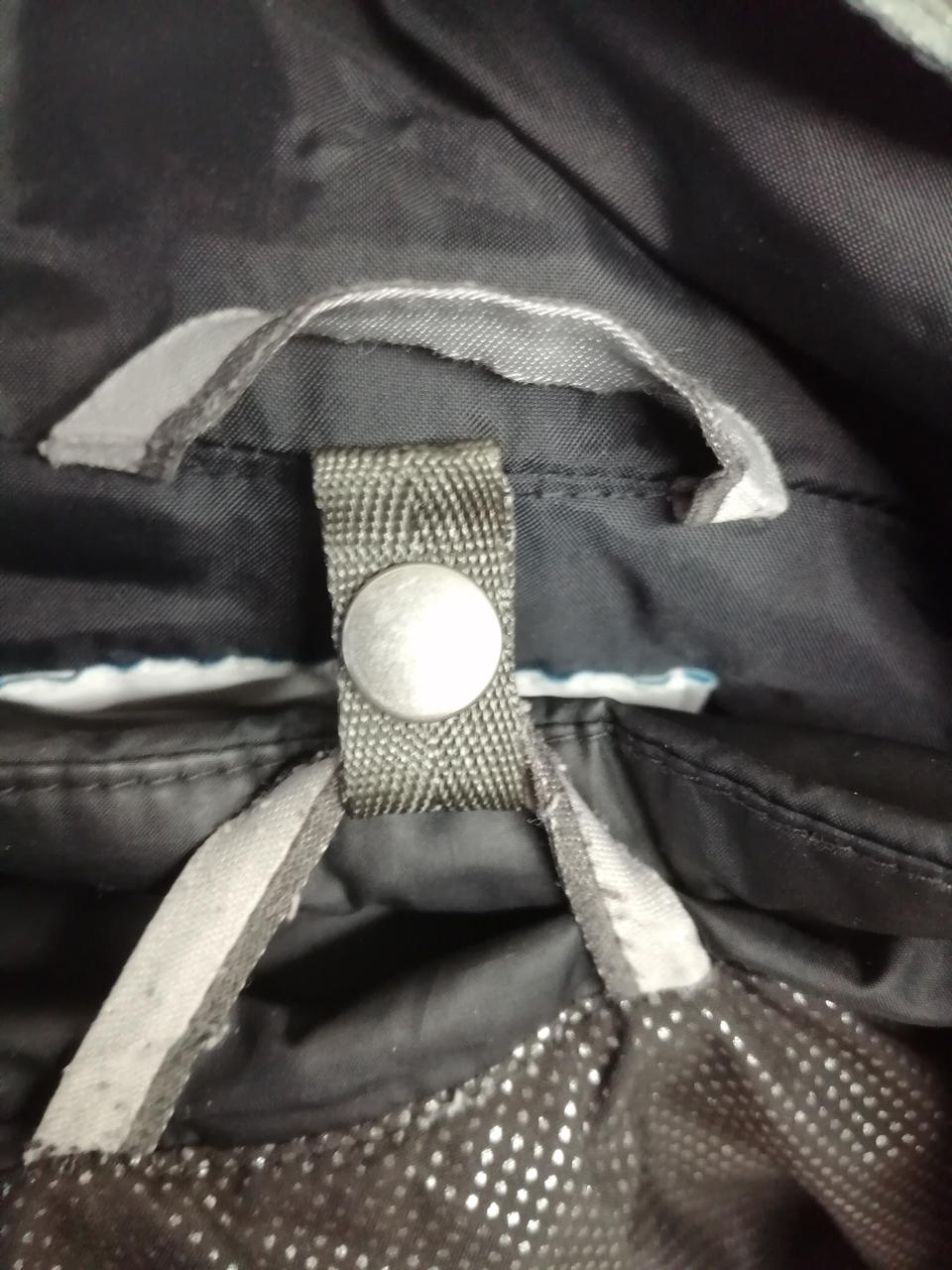 ライナー留め具(襟)