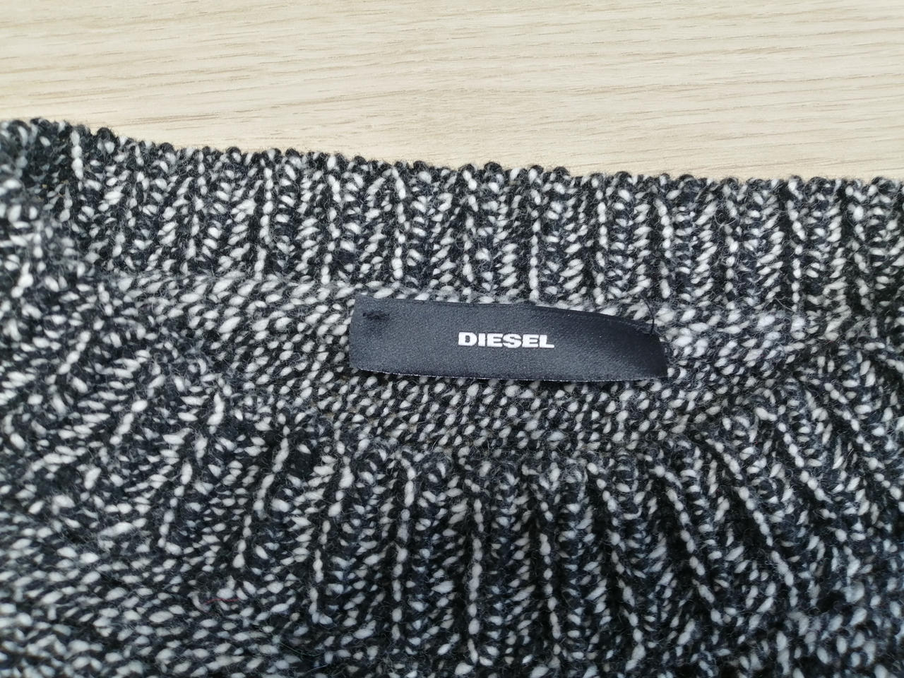 首周り少しキツめです