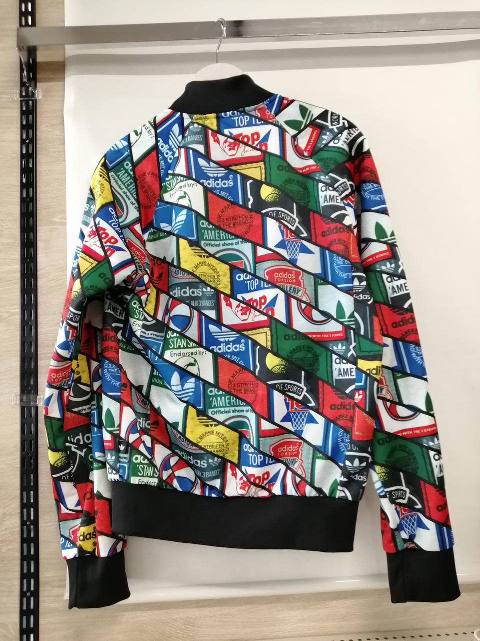 アディダス(ADIDAS)|総柄トラックジャケット|【ハードオフ公式通販