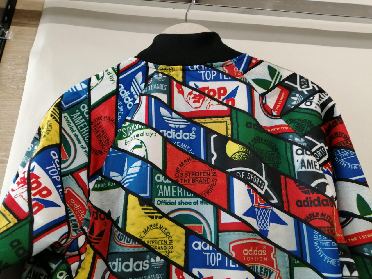 アディダス(ADIDAS)|総柄トラックジャケット|【ハードオフ公式通販