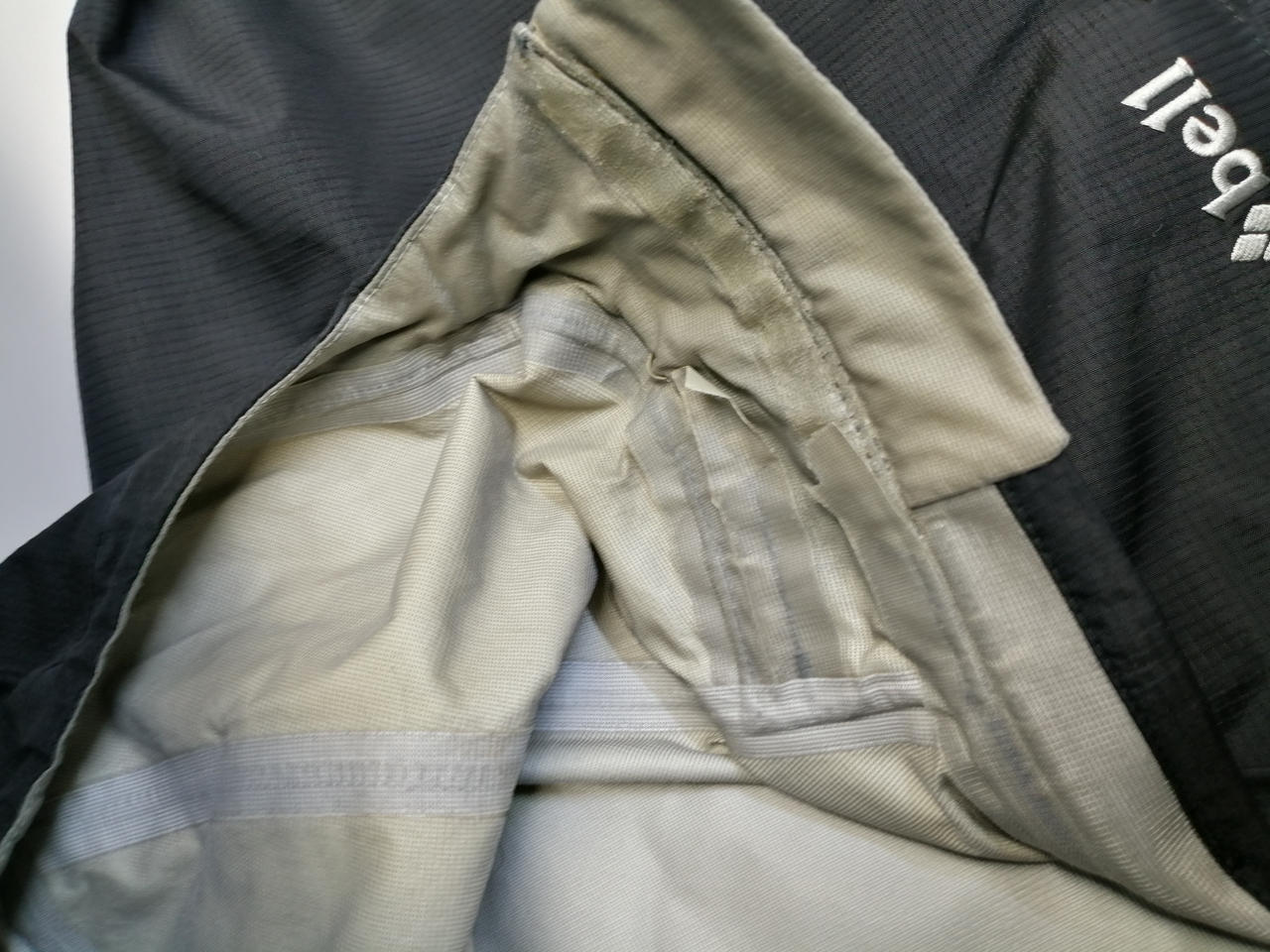 中フード、首周り剥がれ箇所一部あり