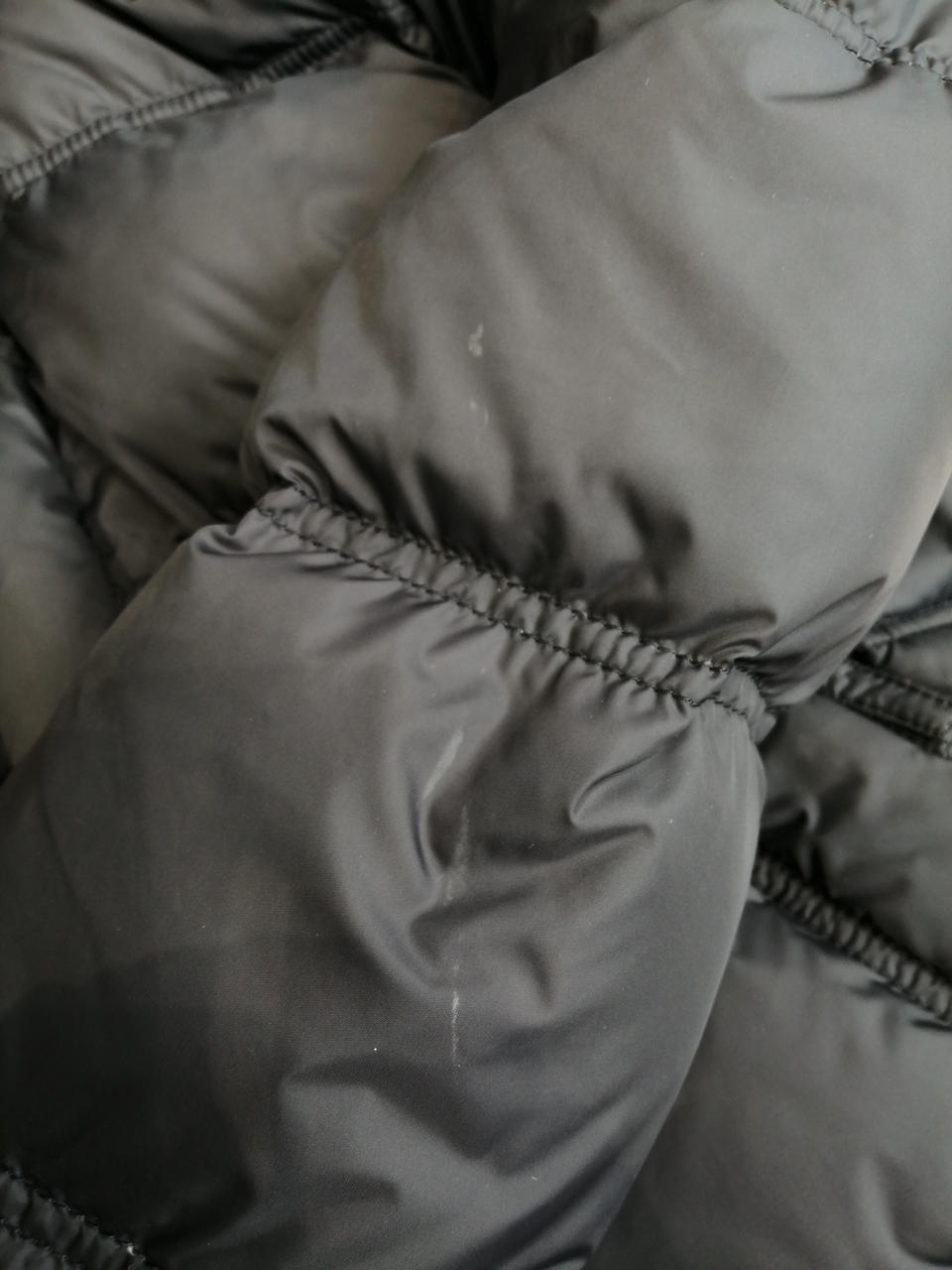 スレのような跡あり