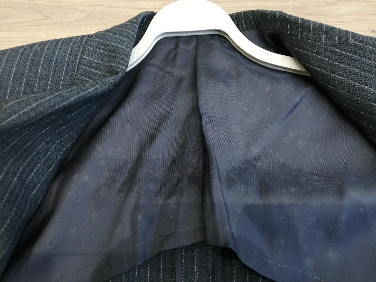 裏地にカビあり