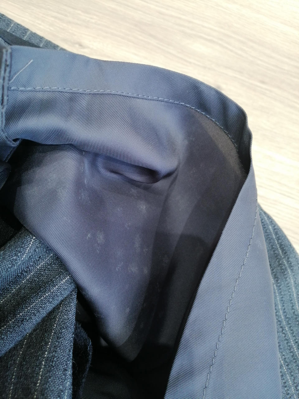 裏地の裏にもカビあり