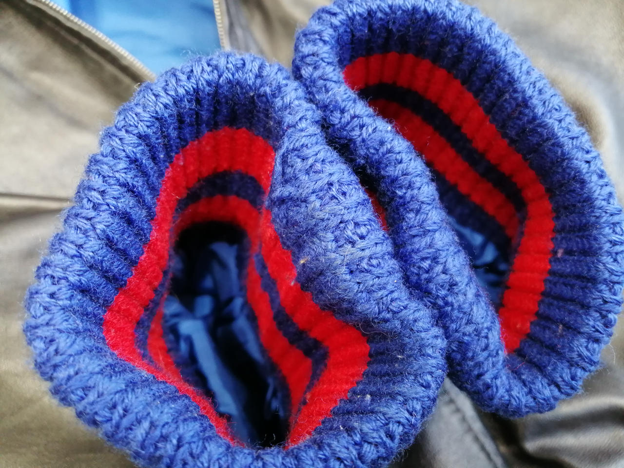 袖に薄いヨゴレあり