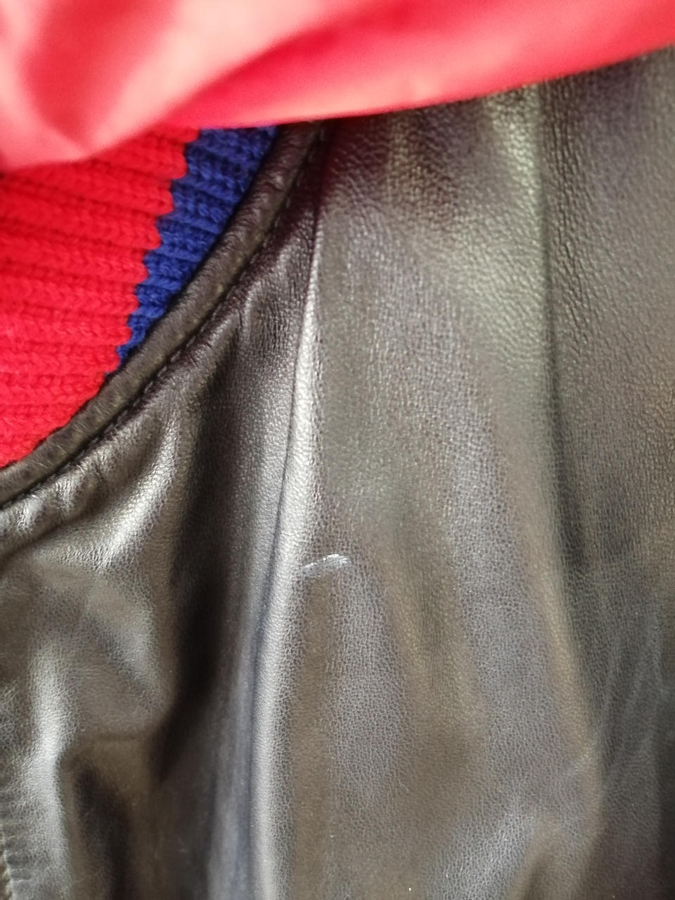 右胸元にスレあり