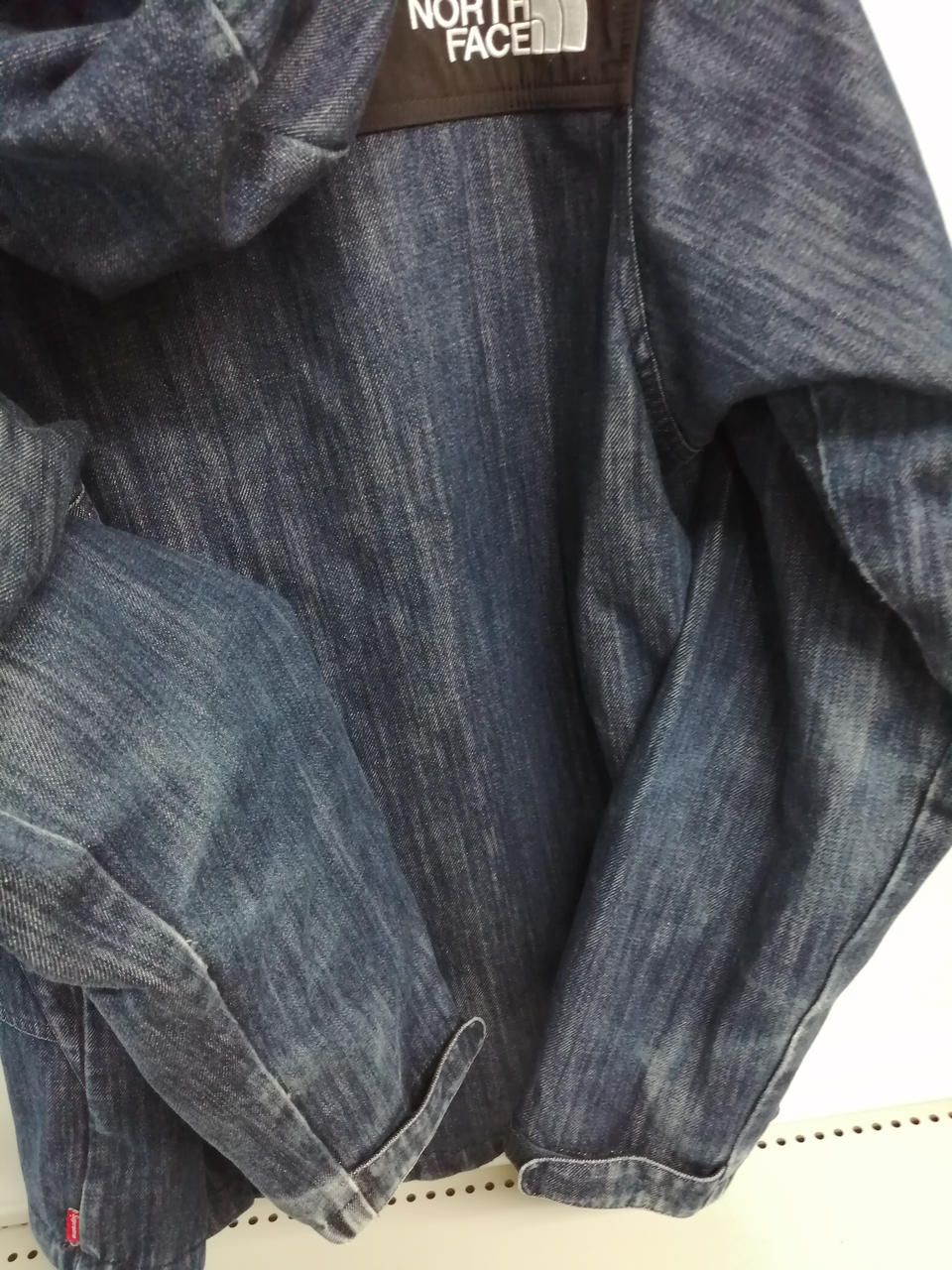 袖裏側スレあり