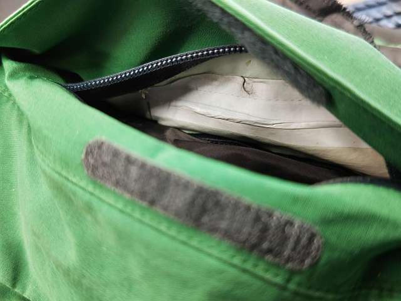 隠れポケット中剥がれ