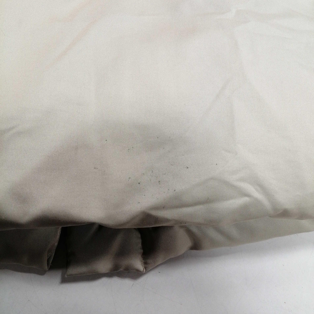 後ろ裾毛玉あり