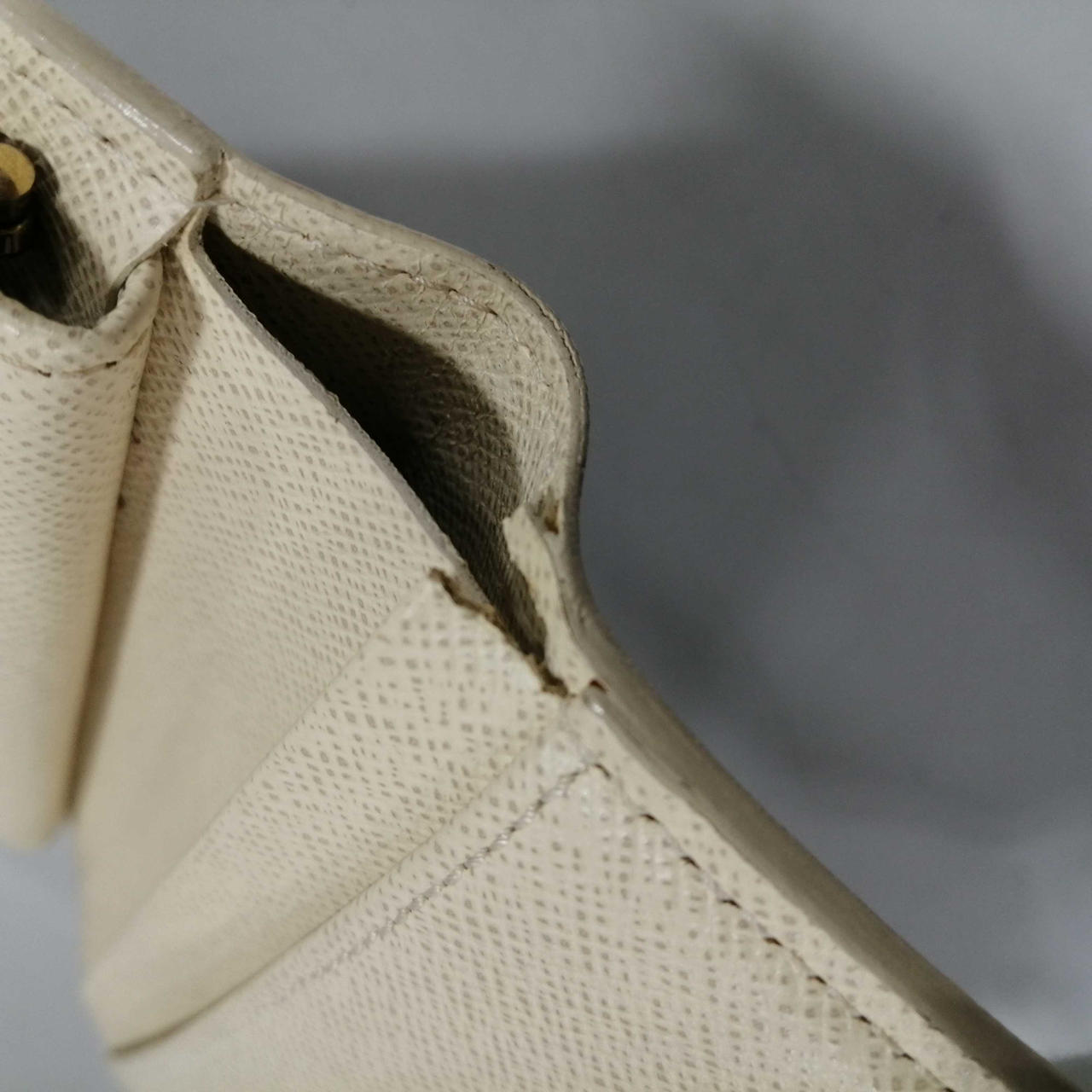 内側ポケット端切れあり