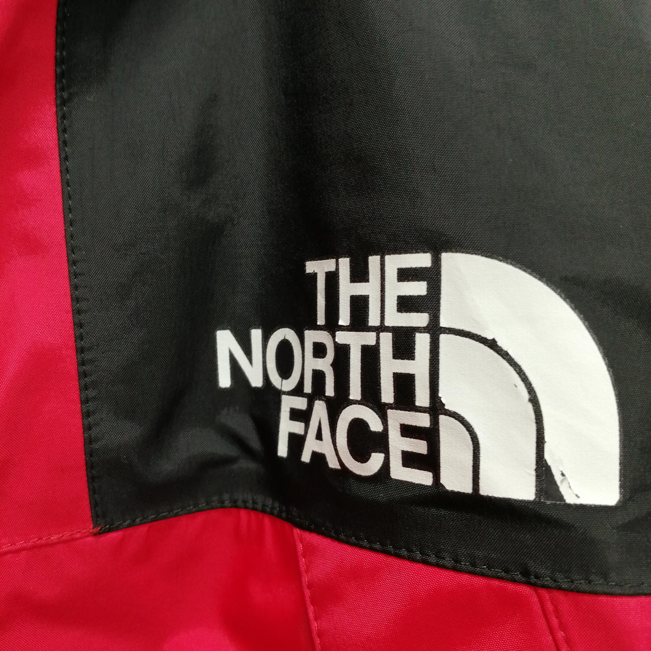 正面ロゴ部分多少の傷あり