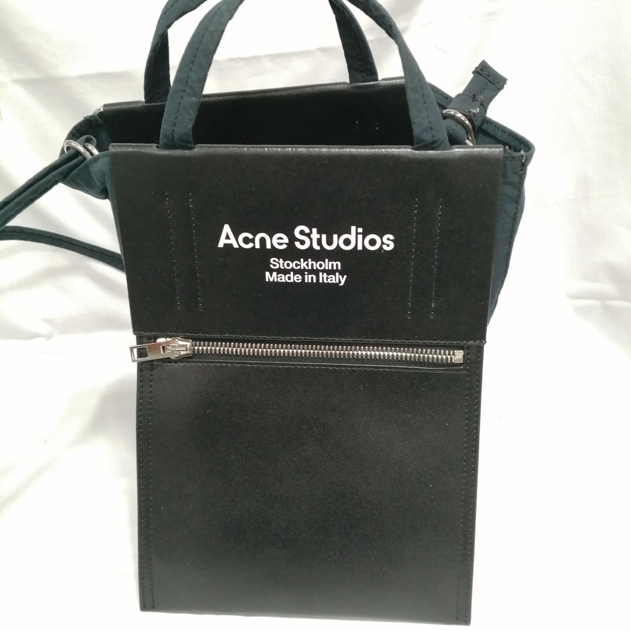ACNE STUDIOS 型番：ネイビー×ブラック 2WAYミディアムバッグ