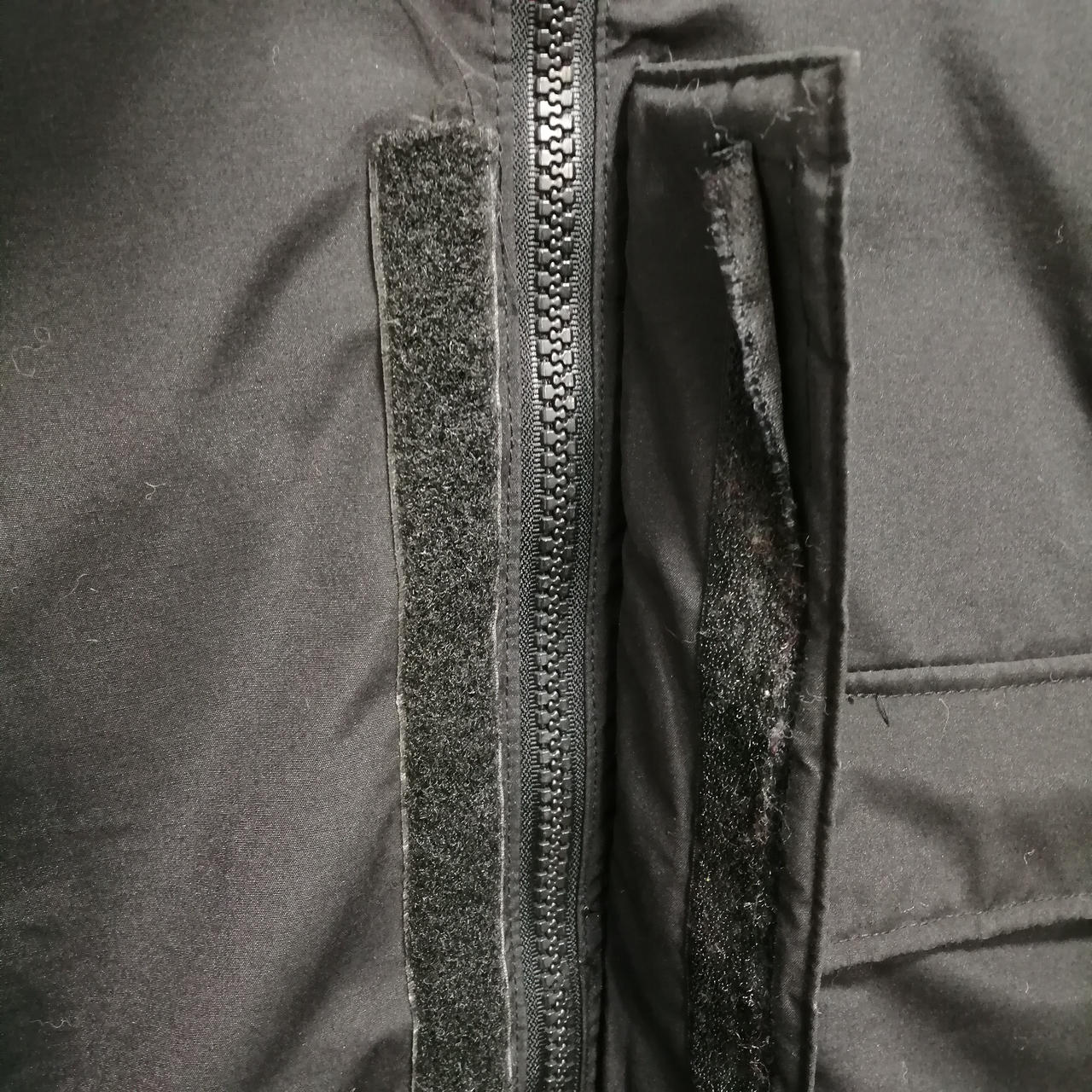 右側テープ剥がれ