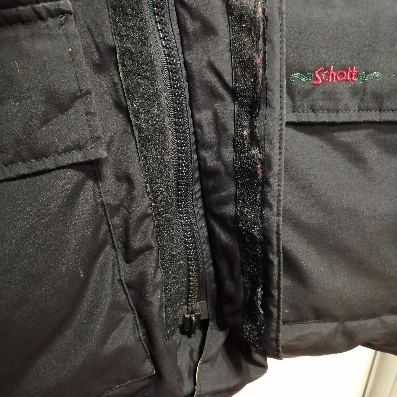 右側テープ剥がれ