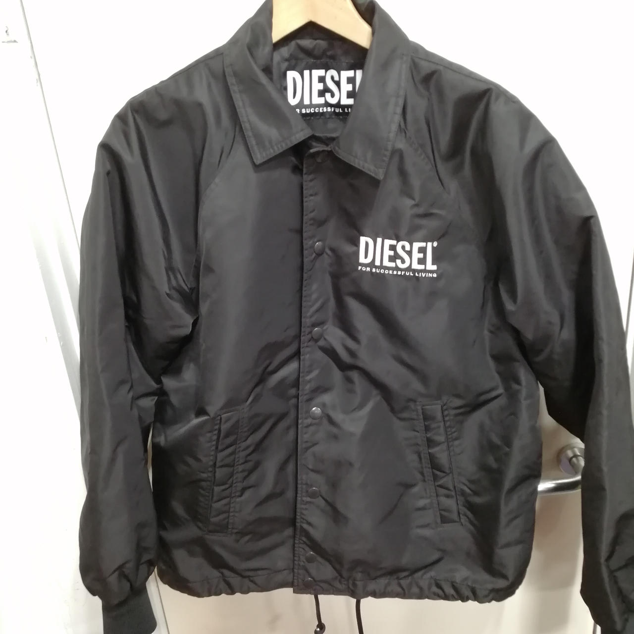 DIESEL ブラック ナイロンコーチジャケット DIESEL（ディーゼル）の「レディース ナイロンコーチジャケット