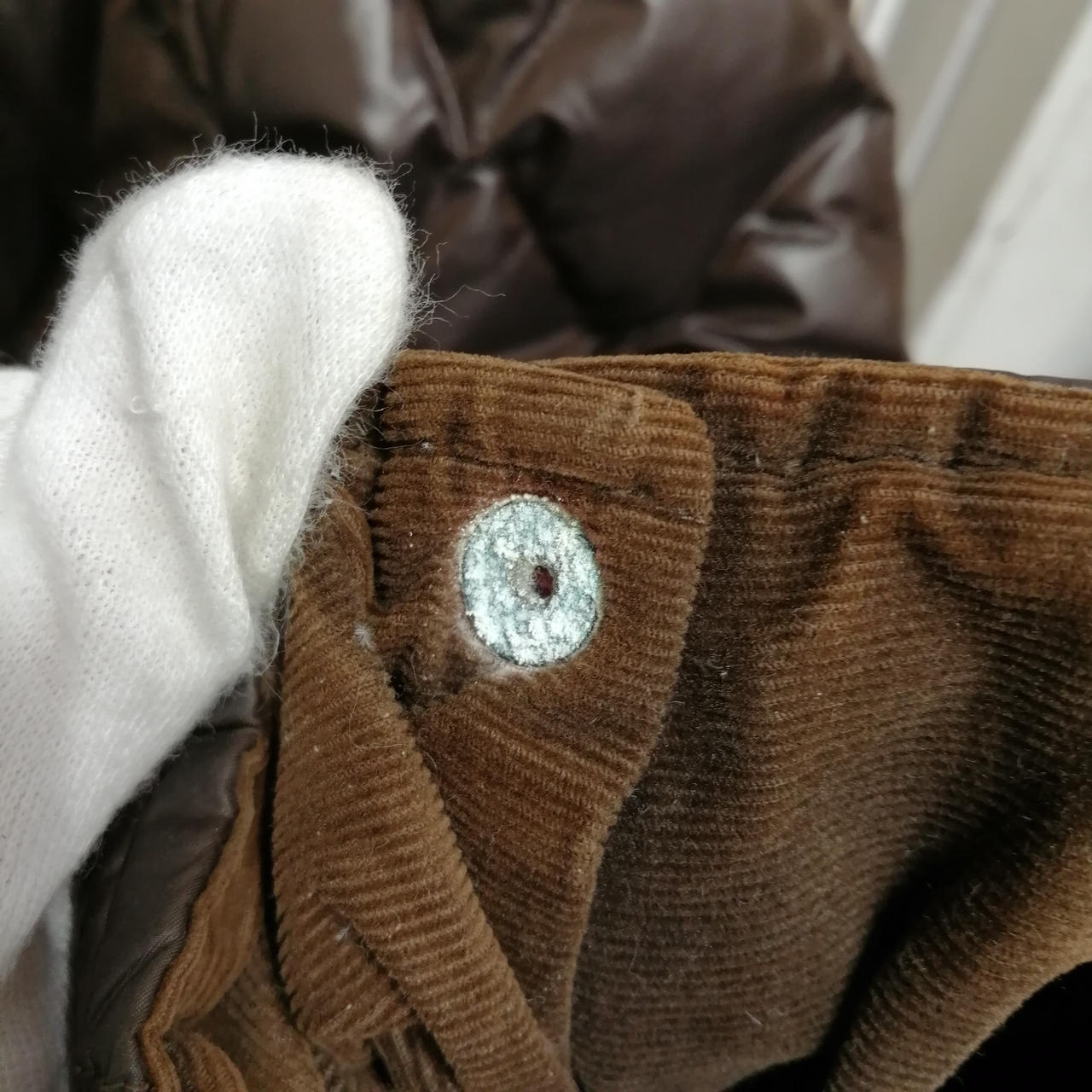 左袖ボタン内側錆び、劣化あり