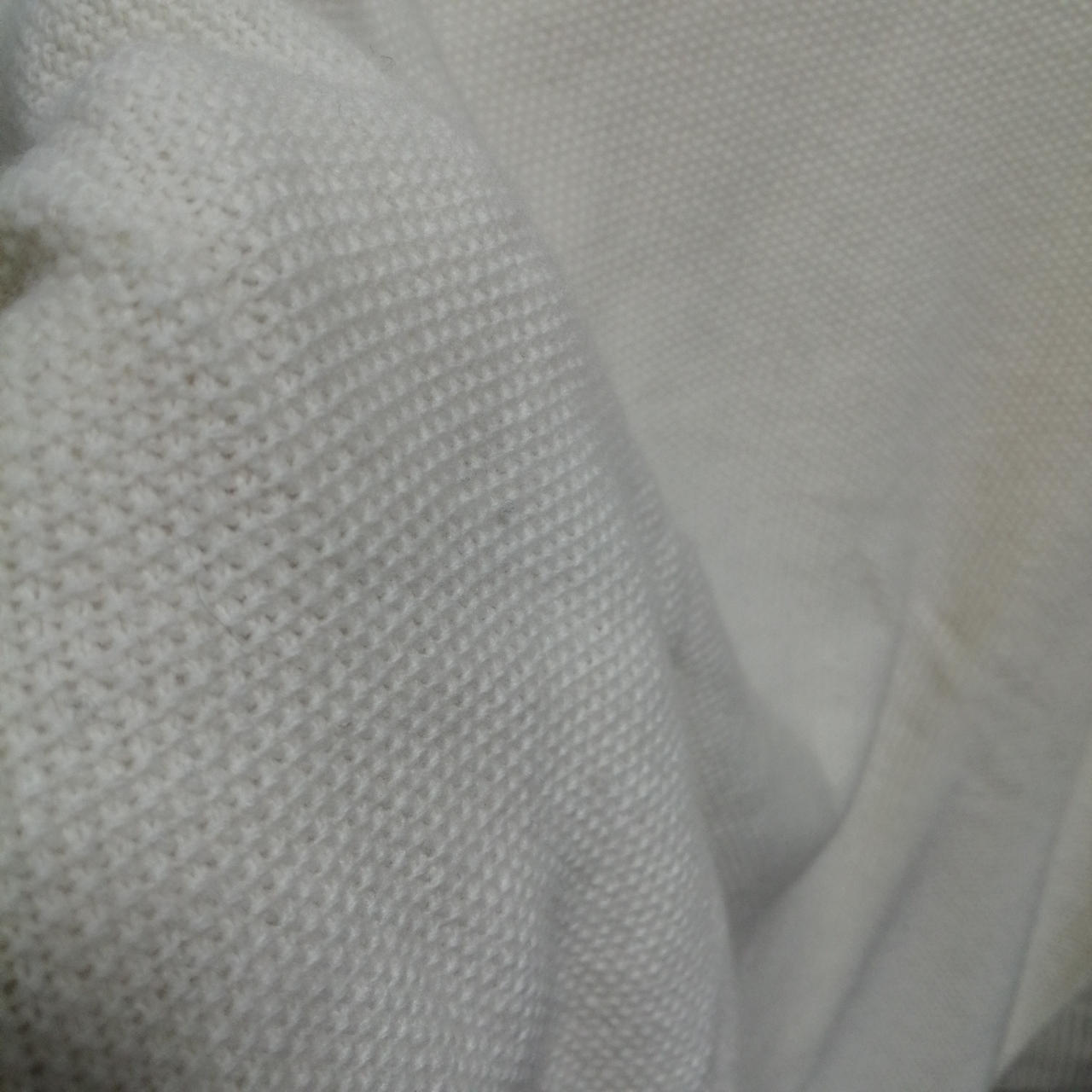 全体的に毛玉あり