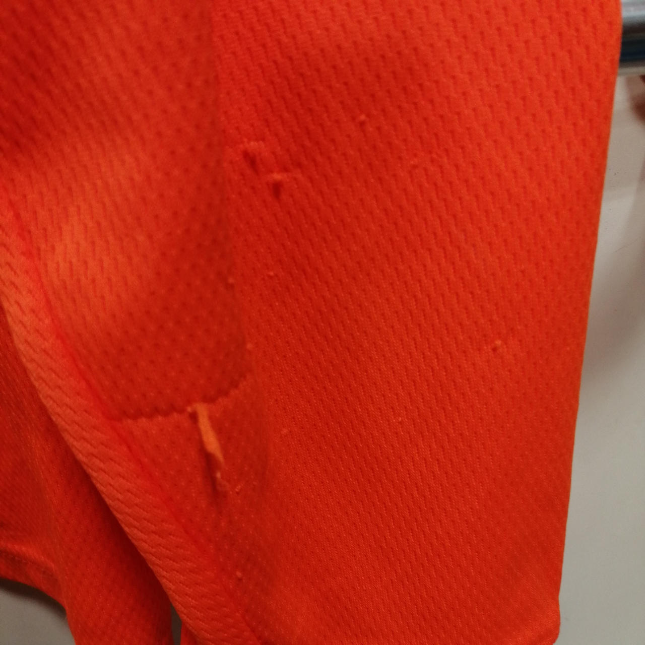 右腕後ろほつれあり