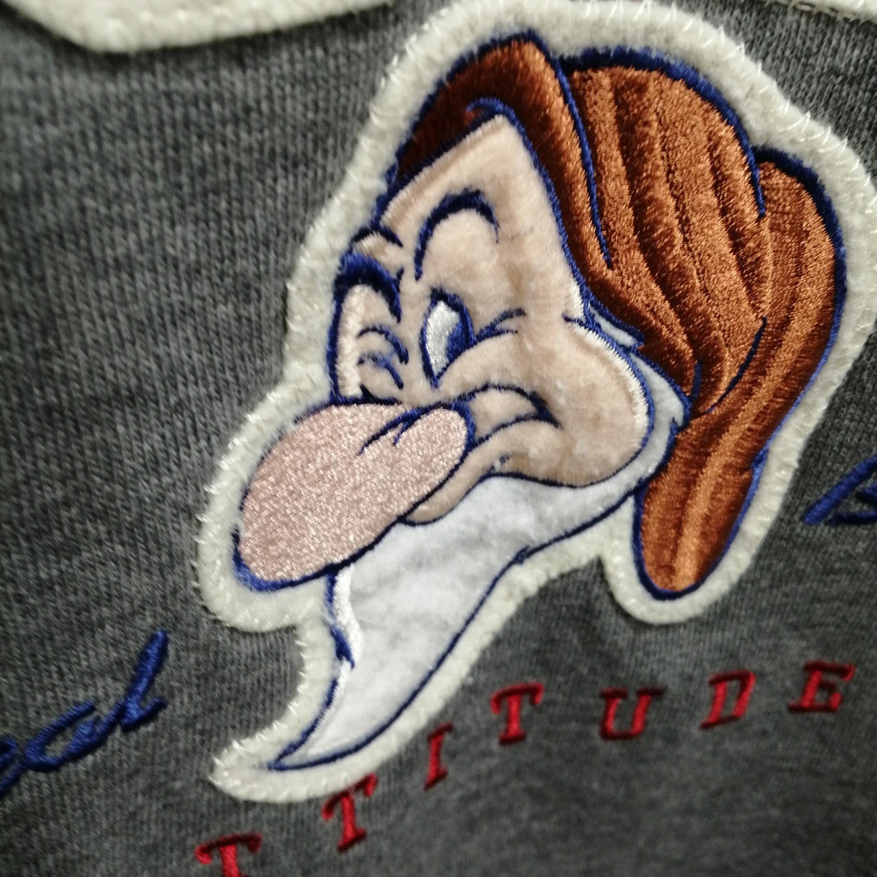 ワッペン部分毛玉あり