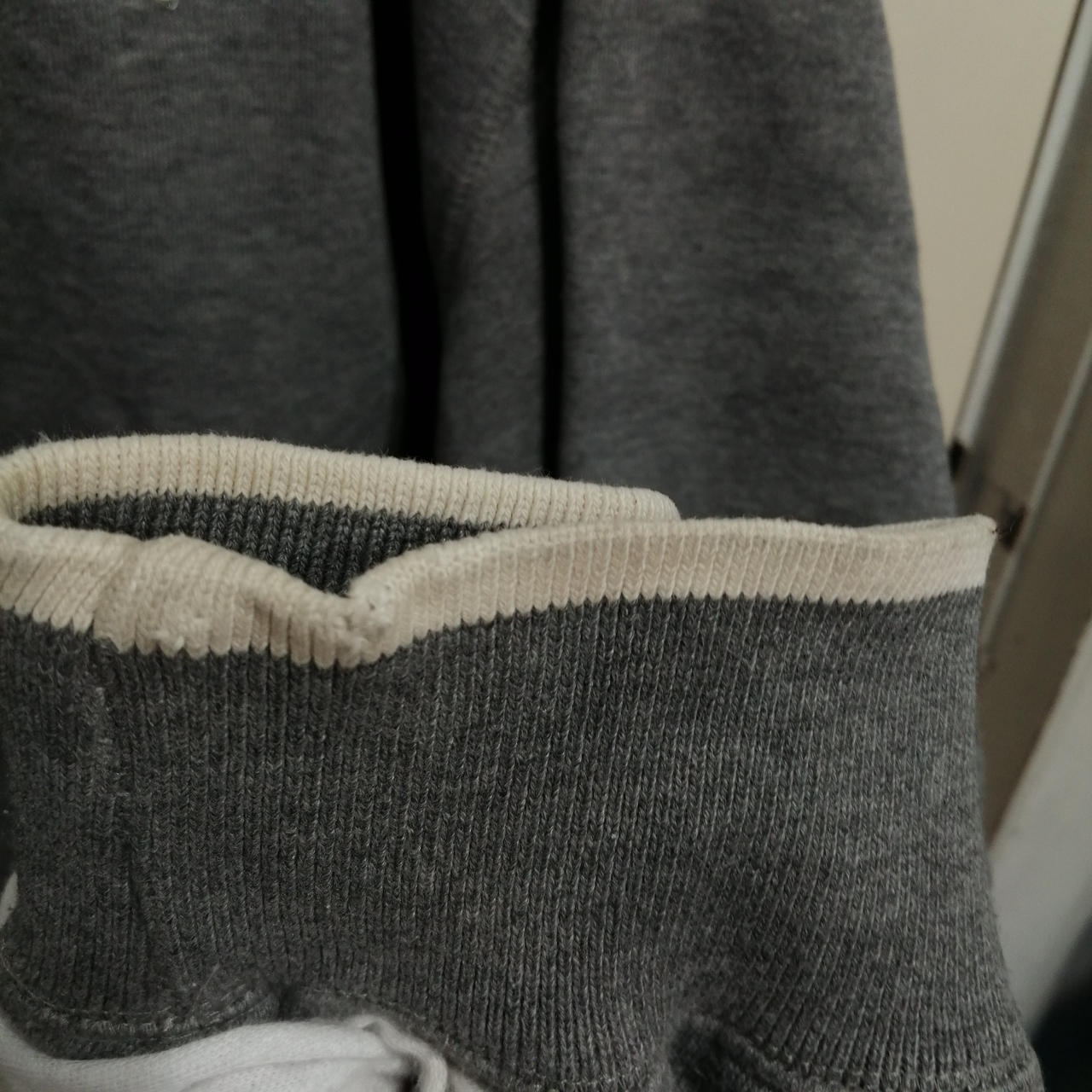 袖口多少の汚れとダメージあり