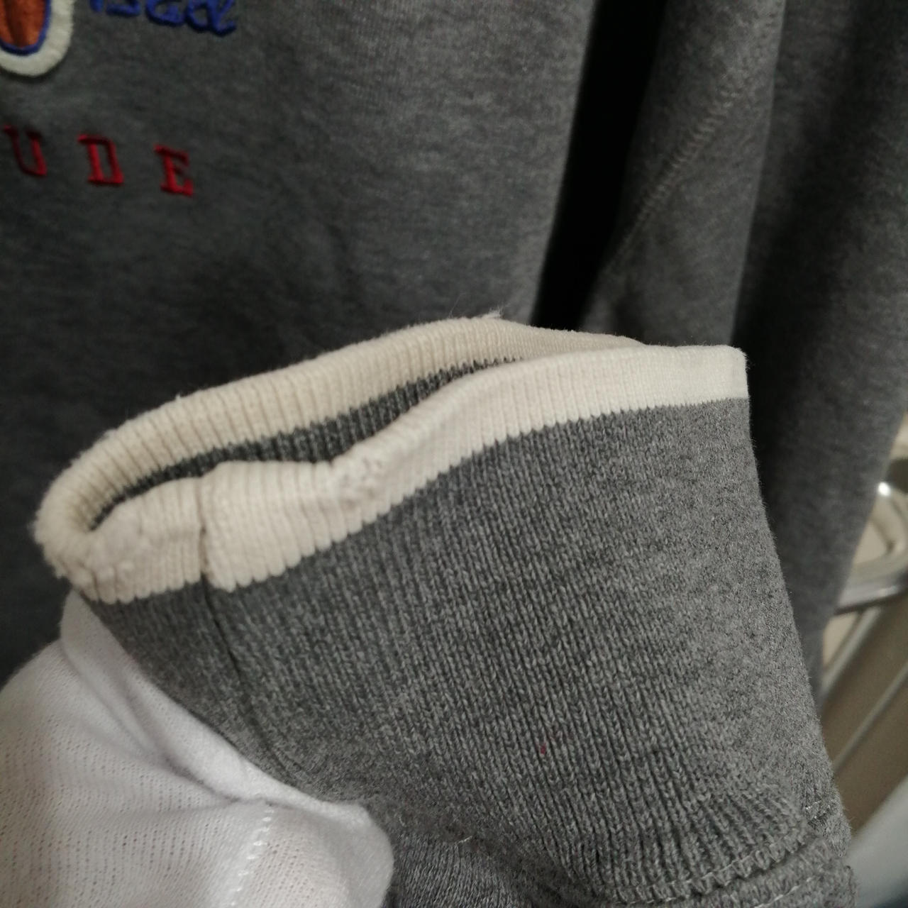 袖口多少の汚れとダメージあり