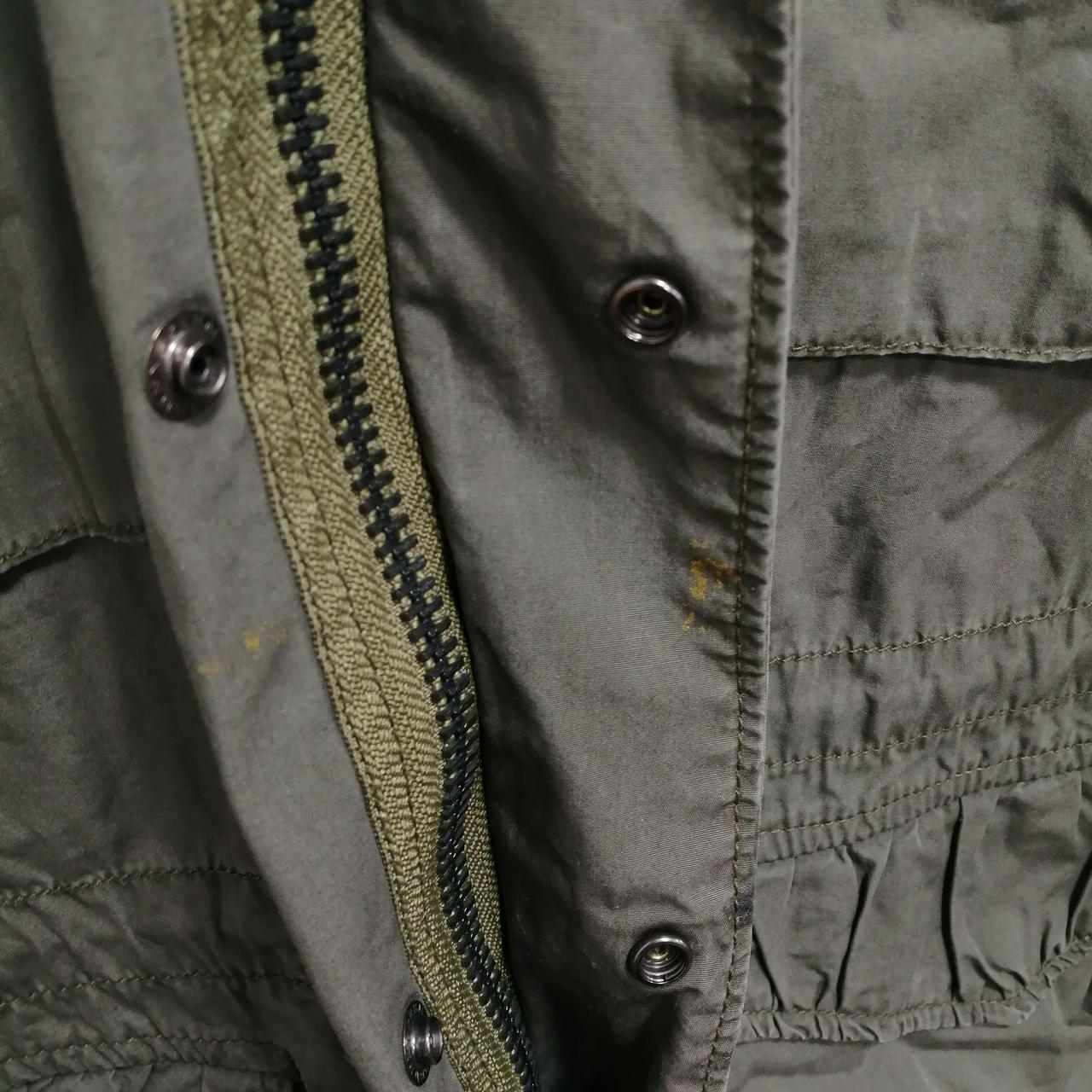 ファスナー内側汚れあり